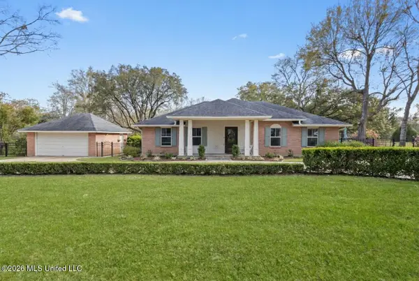 1402 Calhoun Street, Ocean Springs, MS 39564