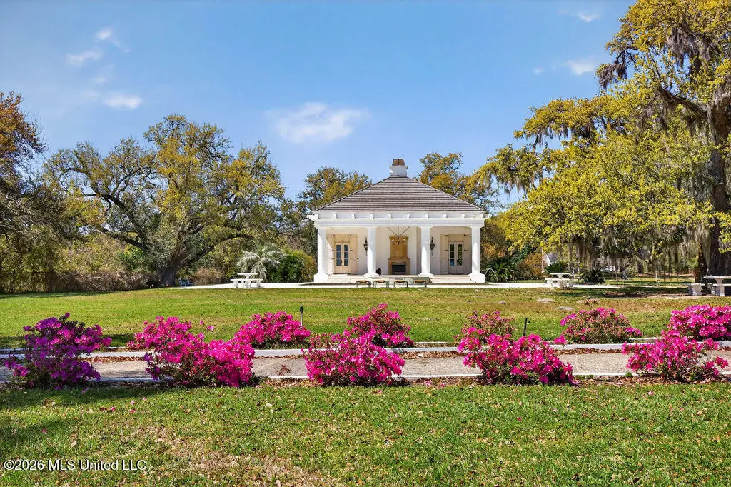 922 S Beach Boulevard, Bay Saint Louis, MS 39520 - #1