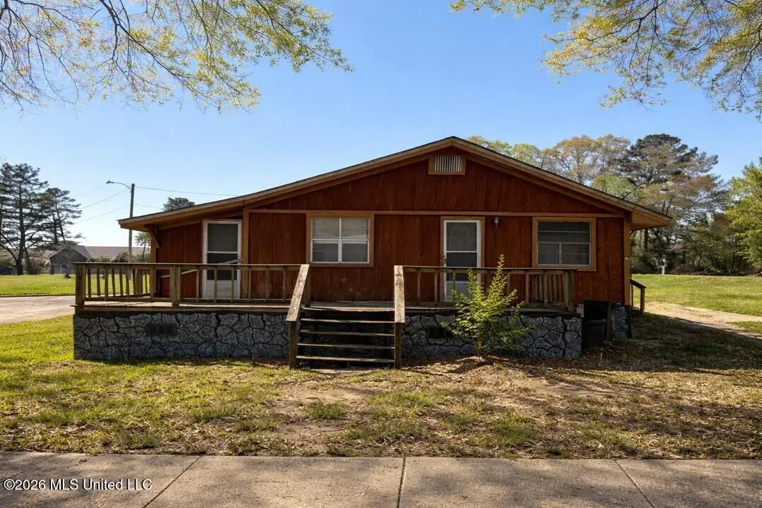 221 N West Street, Mendenhall, MS 39114 - #1
