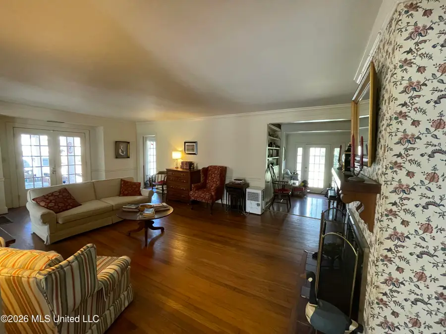 425 Natchez Avenue, Brookhaven, MS 39601 - #3