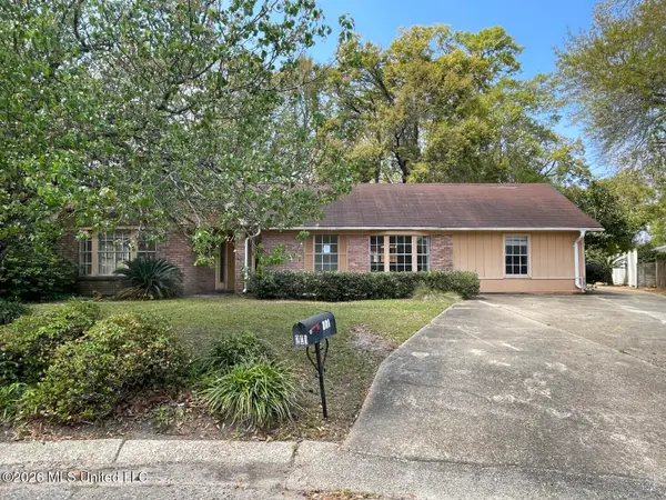 201 Ravens Court, Ocean Springs, MS 39564