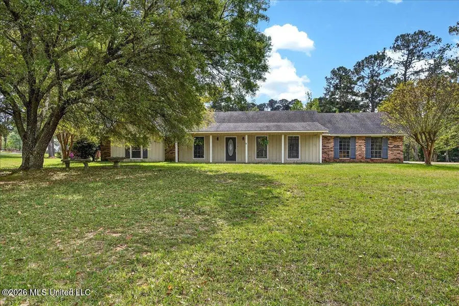 1106 Hawthorne Drive, McComb, MS 39648 - #2
