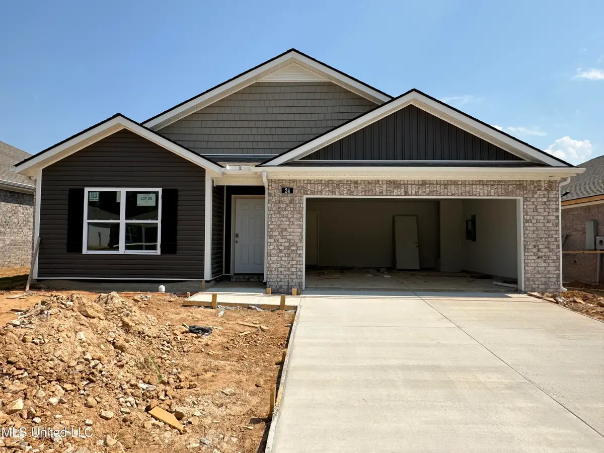 15 S Thorn Tree Street, Byhalia, MS 38611 - #1