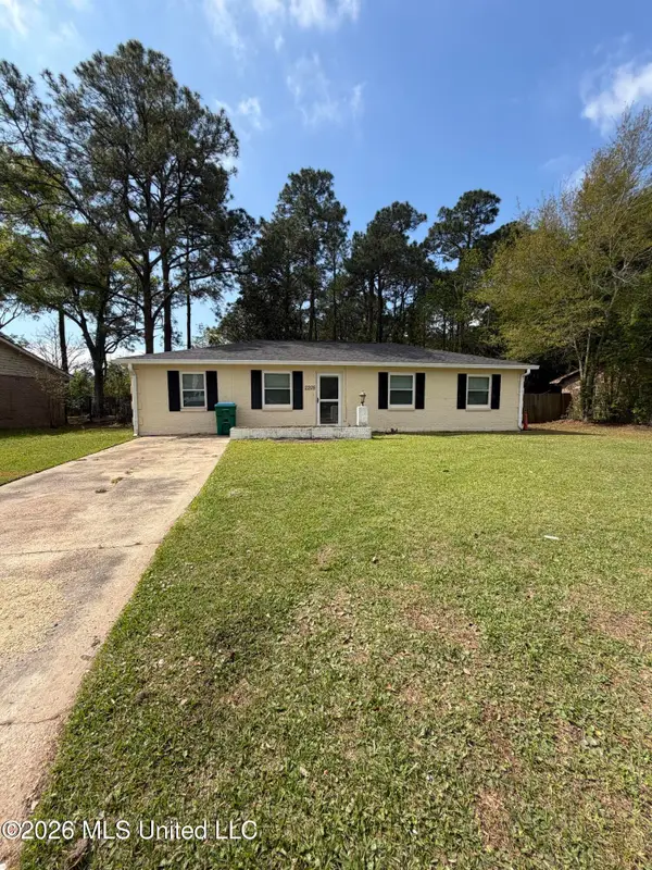 2205 University Street, Gautier, MS 39553