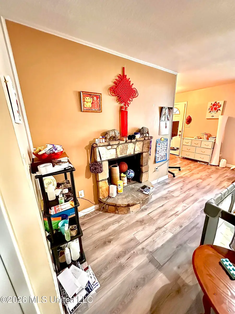 212 N 19th Avenue, Hattiesburg, MS 39401 - #3