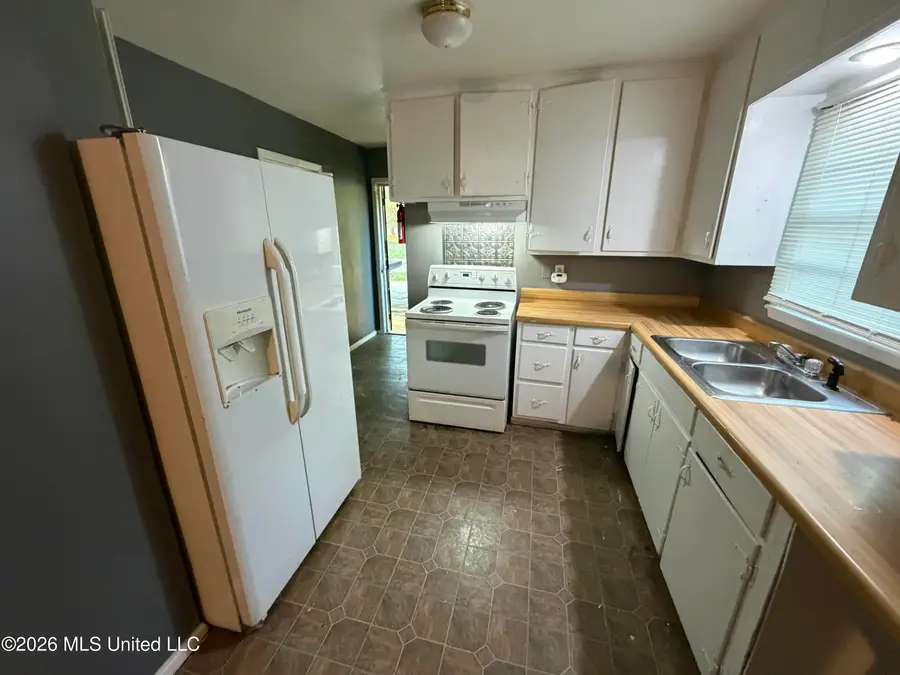 2716 Woodside Drive, Jackson, MS 39204 - #3