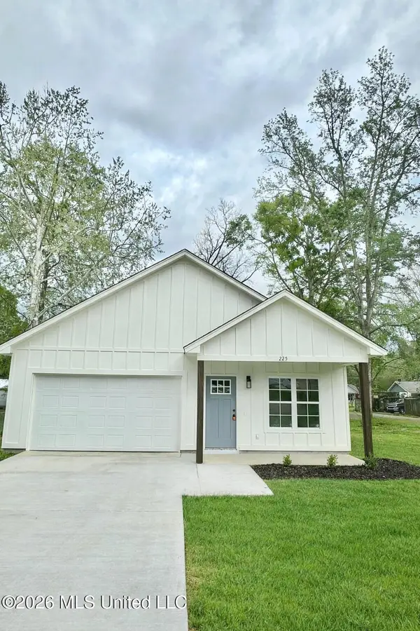 225 SE 7th Avenue, Magee, MS 39111