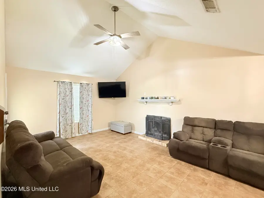 970 White Circle, Grenada, MS 38901 - #2