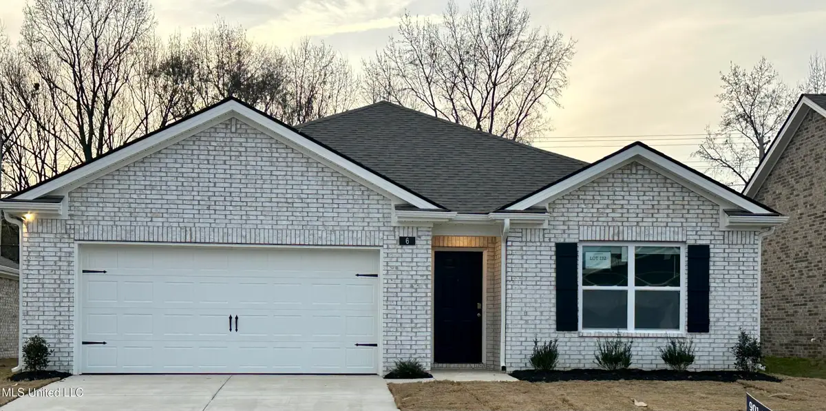 25 S Thorn Tree Street, Byhalia, MS 38611 - #1