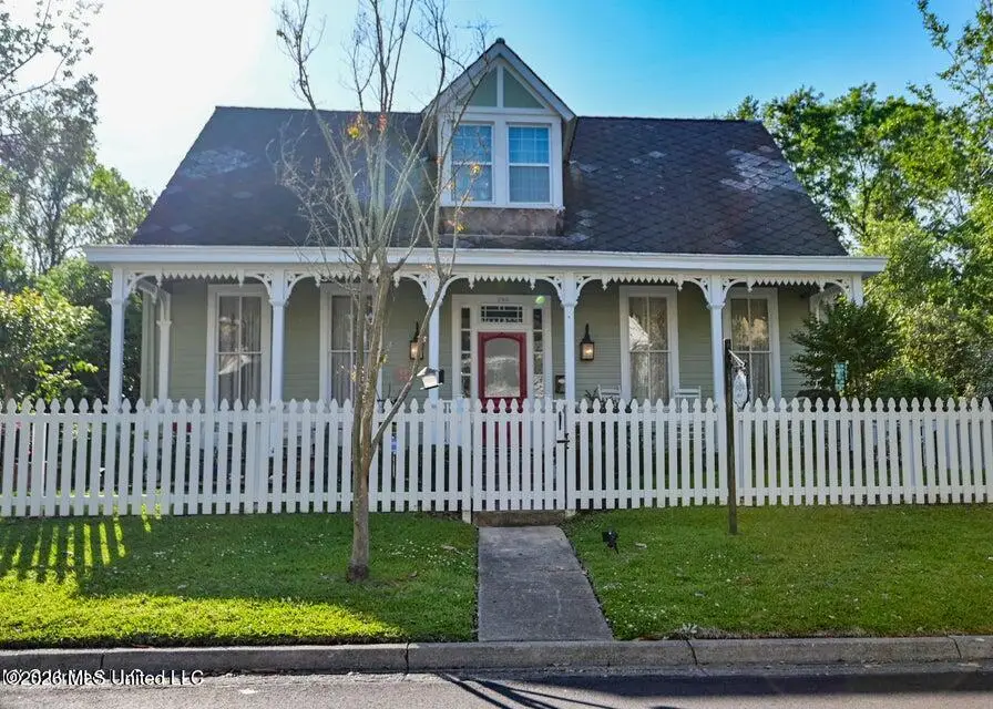 204 Arlington Avenue, Natchez, MS 39120 - #3