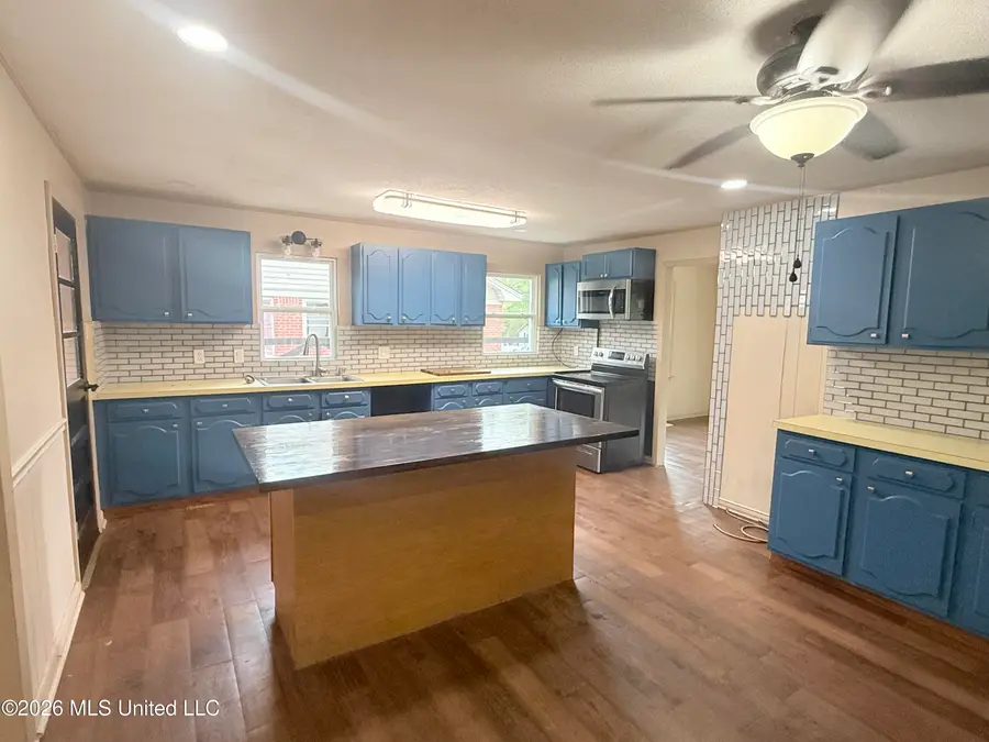 2135 Long Street, Grenada, MS 38901 - #3