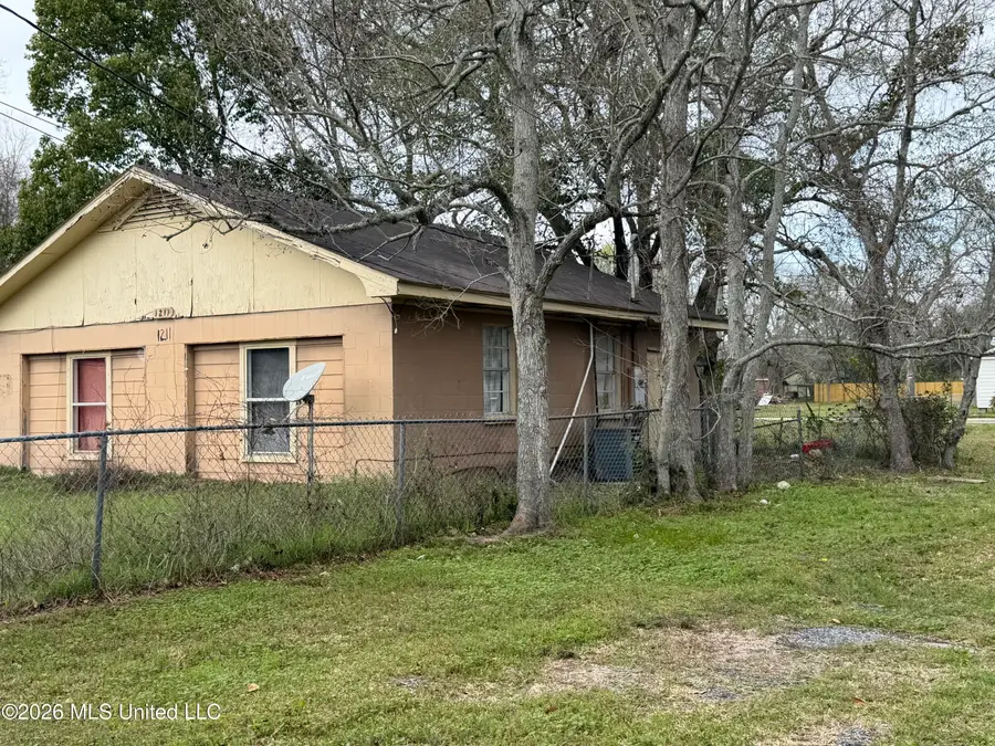 1211 Tucker Avenue, Pascagoula, MS 39567 - #3