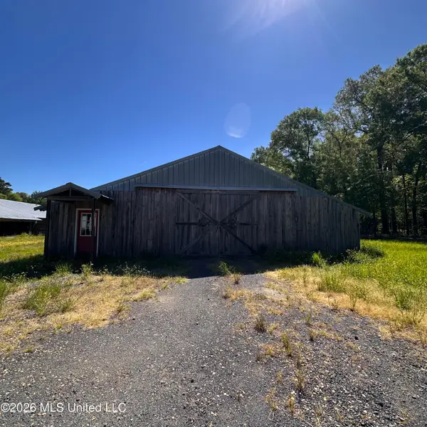 915 Hattie Wallace Road, Morton, MS 39117