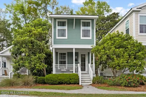 2207 Government Street, Ocean Springs, MS 39564