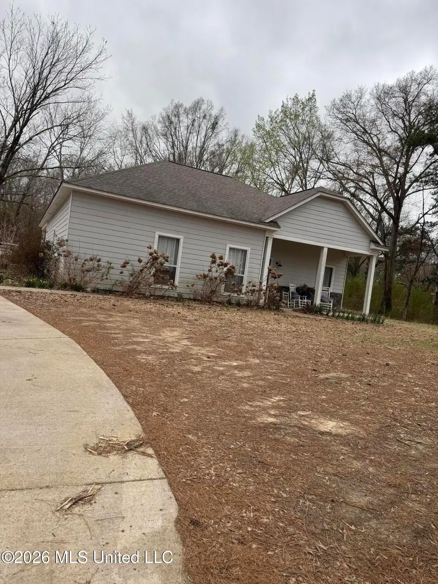 814 Strayhorn Street, Senatobia, MS 38668 - #2