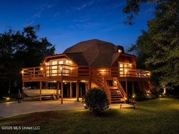 9017 W Simmons Circle, Ocean Springs, MS 39564