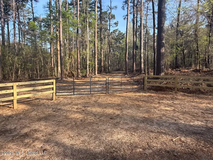 674 E J Henry Road, Grenada, MS 38901 - #2