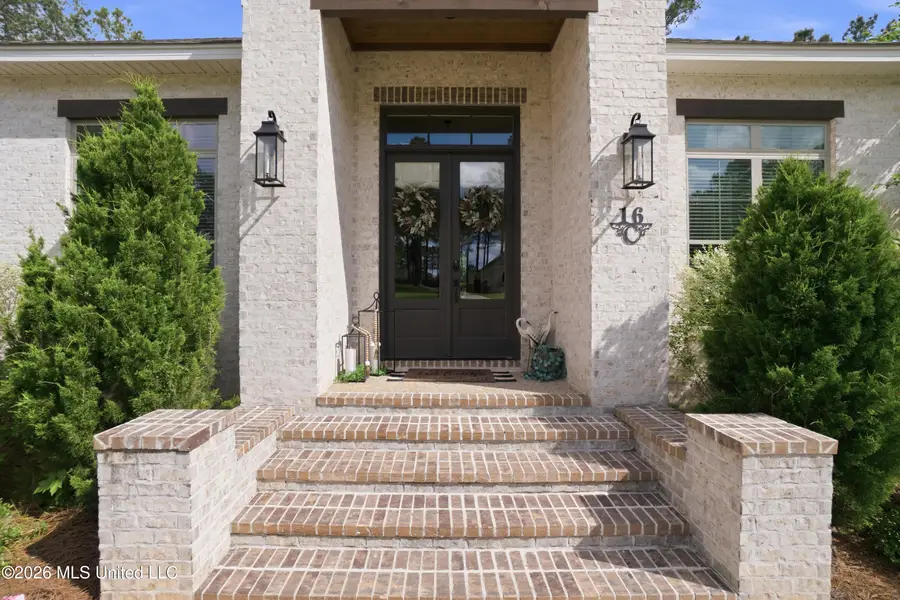 16 Manatee, Hattiesburg, MS 39402 - #3