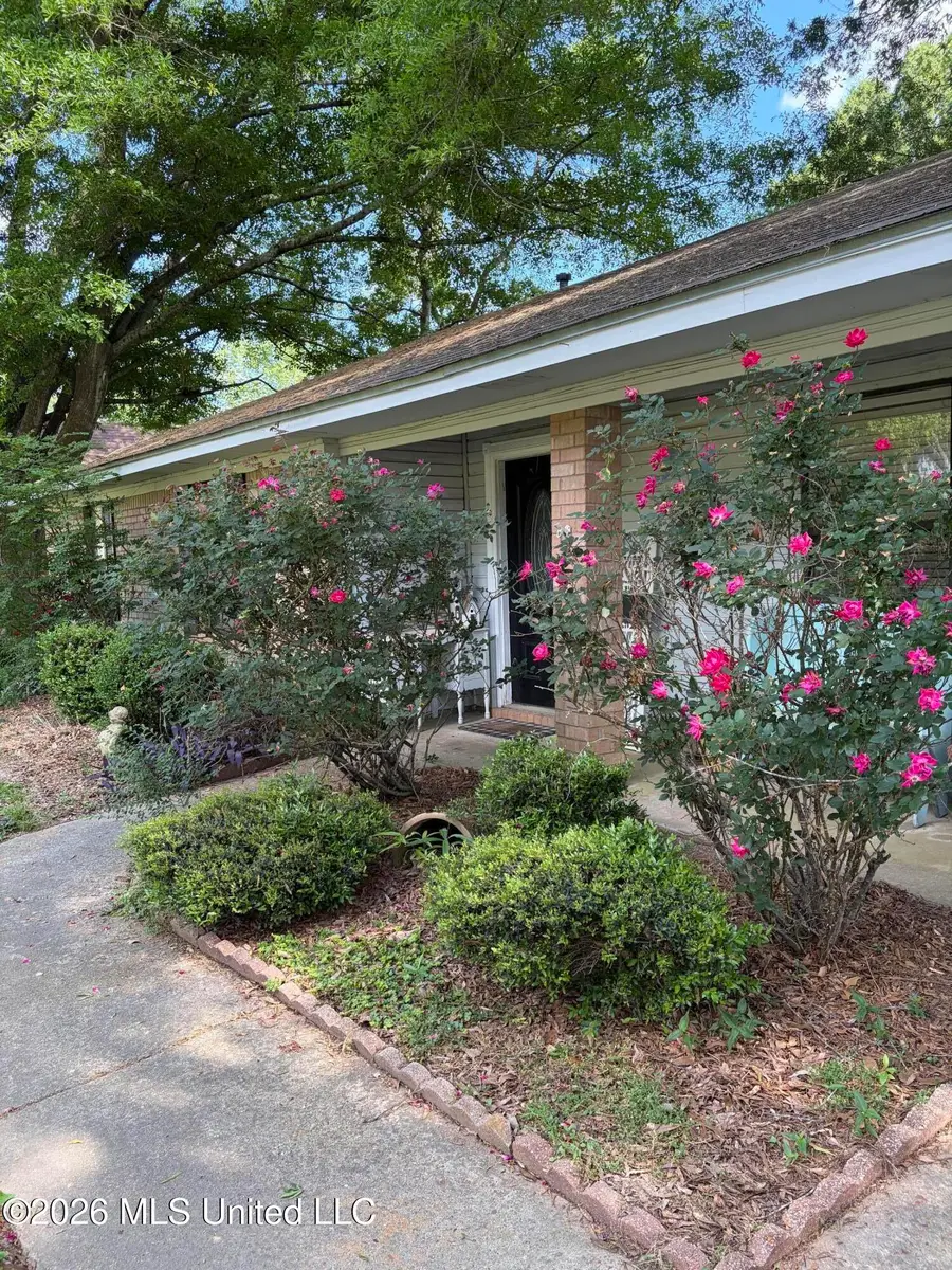 130 E Richland Circle, Richland, MS 39218 - #2