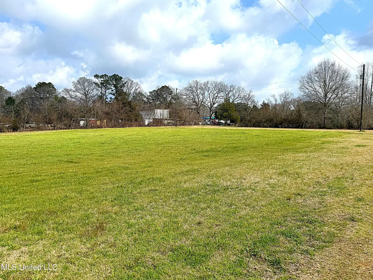 4017 E Fernwood Road, McComb, MS 39648 - #1