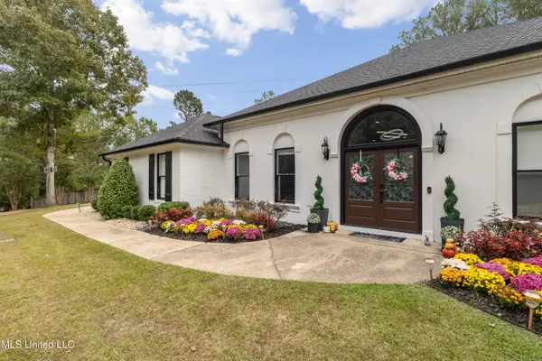 49 Canebrake Boulevard, Hattiesburg, MS 39402