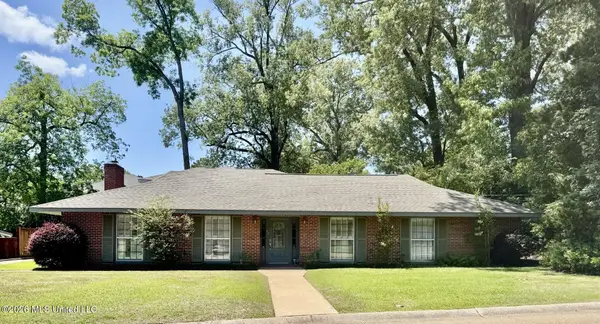 35 Oakhurst Drive, Natchez, MS 39120