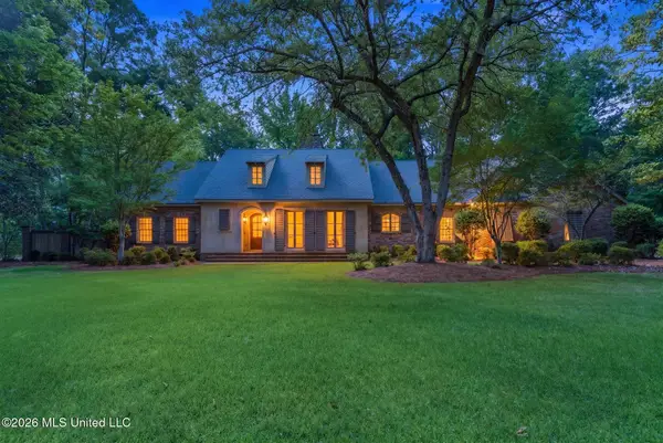 112 Heatherwood Drive, Hattiesburg, MS 39402