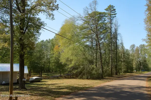 8 Holiday Road, Brandon, MS 39042
