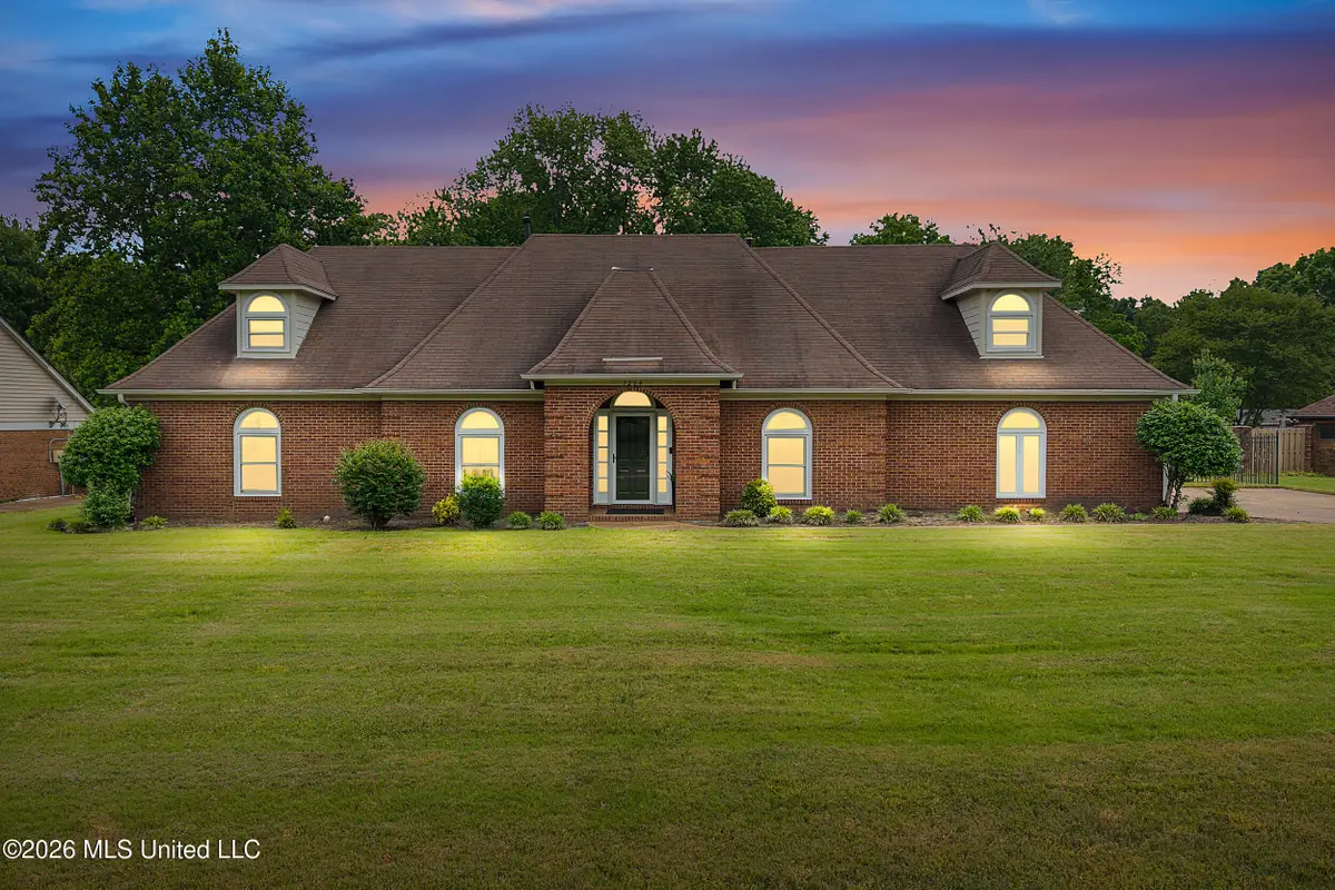 7254 Flower Creek Drive, Southaven, MS 38671 - #1