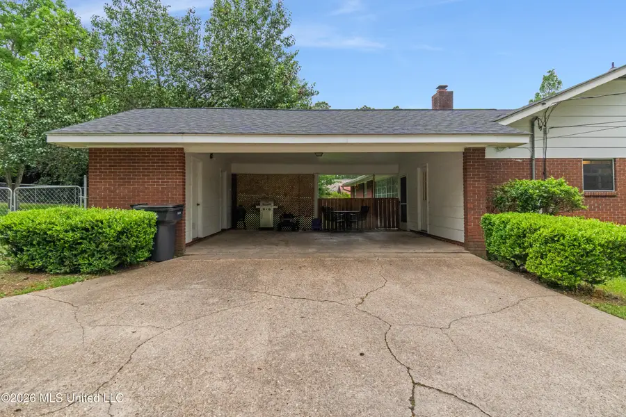 210 E Lakeside Drive, Hattiesburg, MS 39402 - #3