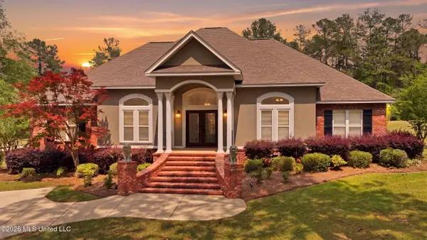 28 W Lake Road, Hattiesburg, MS 39402