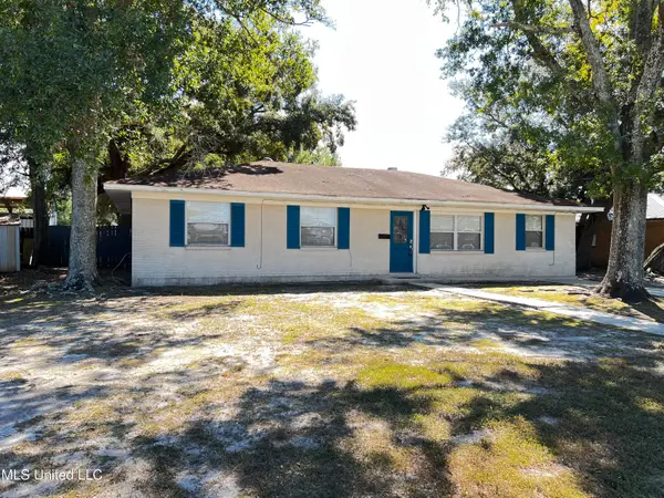 2012 Saint James Boulevard, Gulfport, MS 39507
