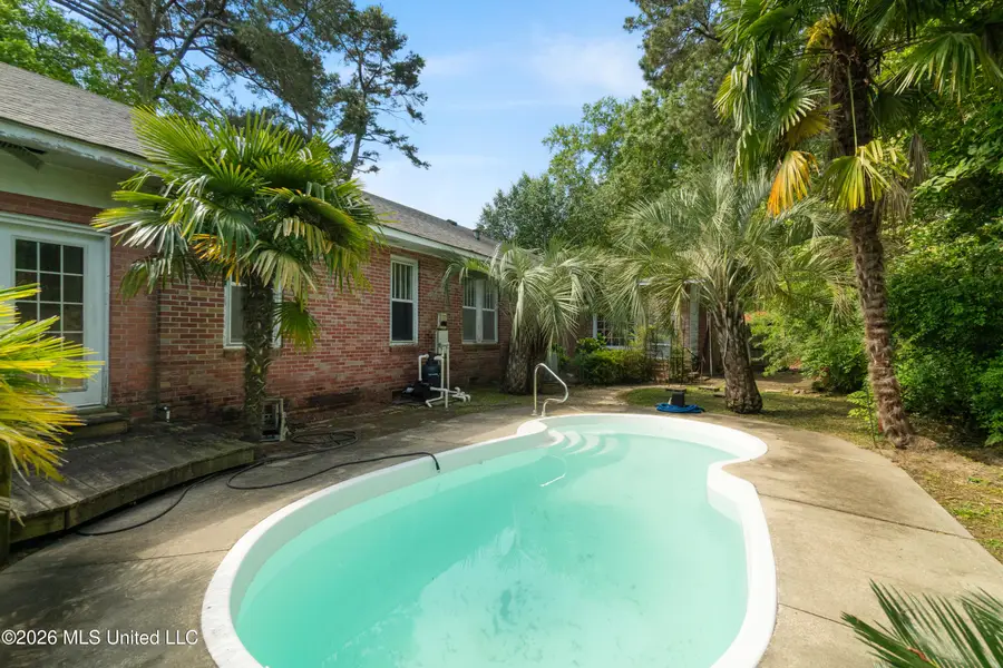 204 5th Avenue, Hattiesburg, MS 39401 - #2