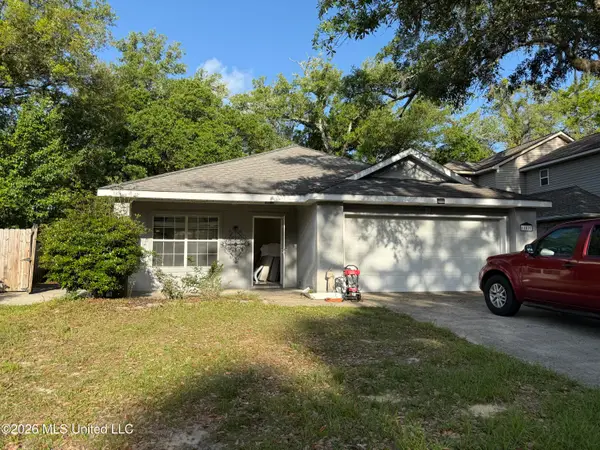 11027 Oakcrest Drive, D'Iberville, MS 39540