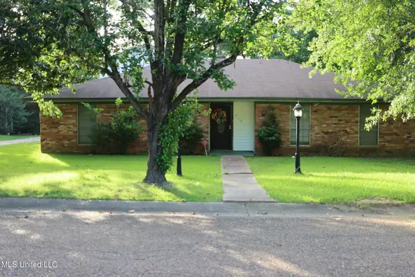 219 Lake Cove Drive, Jackson, MS 39212
