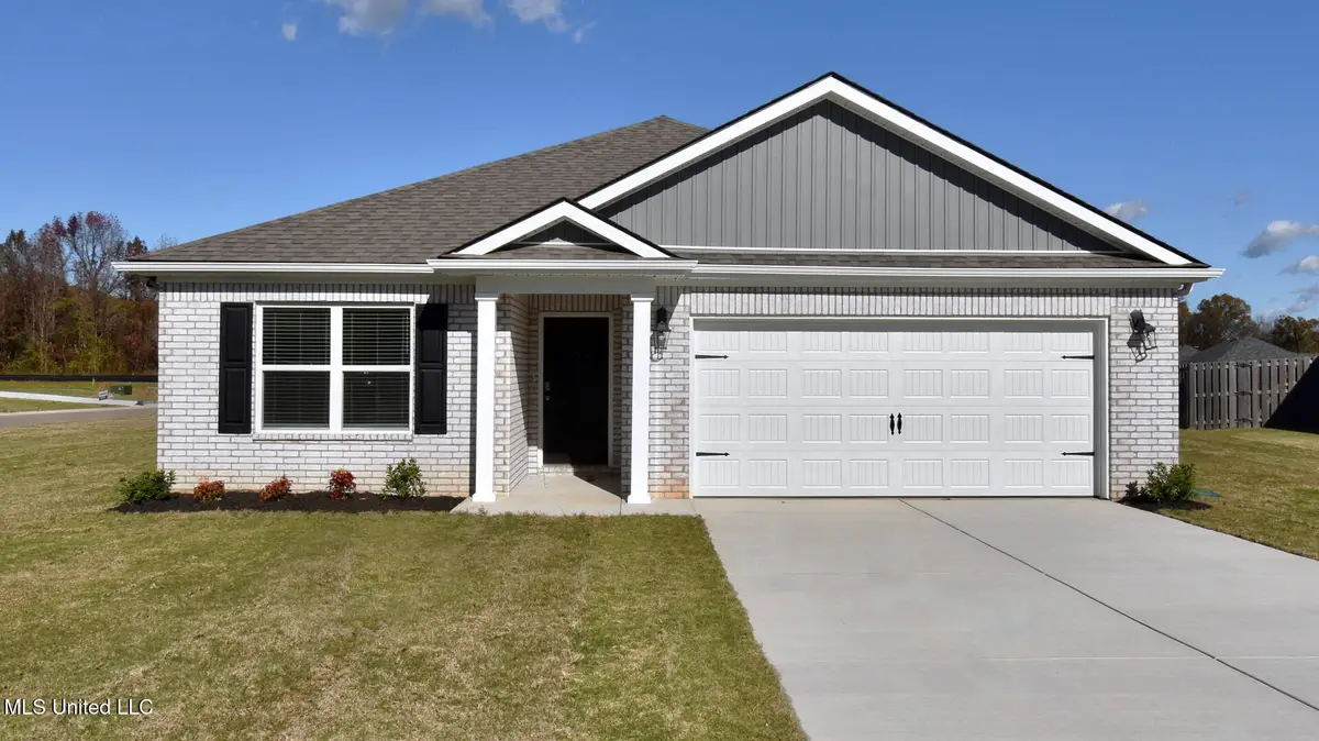 39 S Thorn Tree Street, Byhalia, MS 38611 - #1
