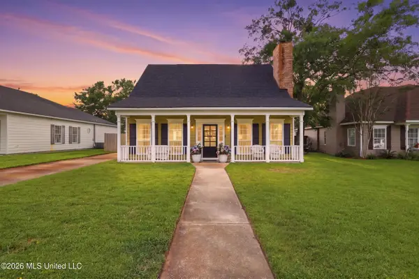 917 Handsboro Place, Gulfport, MS 39507