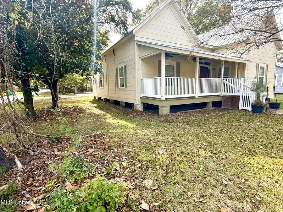 522 E Canal Street, Picayune, MS 39466 - #2