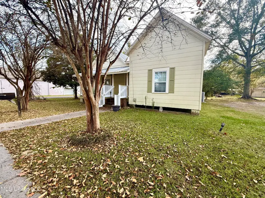 522 E Canal Street, Picayune, MS 39466 - #3