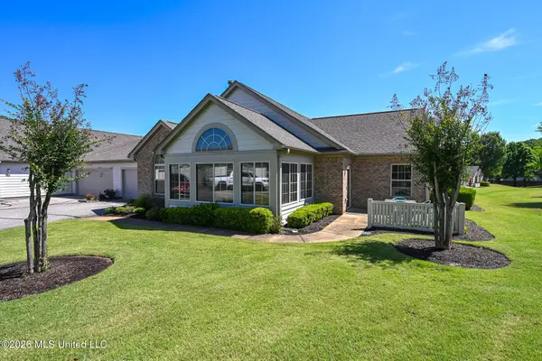 8847 Parkview Oaks Circle, Olive Branch, MS 38654