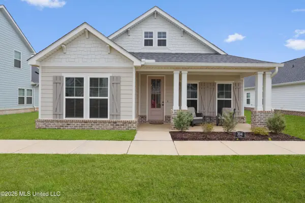 304 Glenrose Avenue, Ocean Springs, MS 39564
