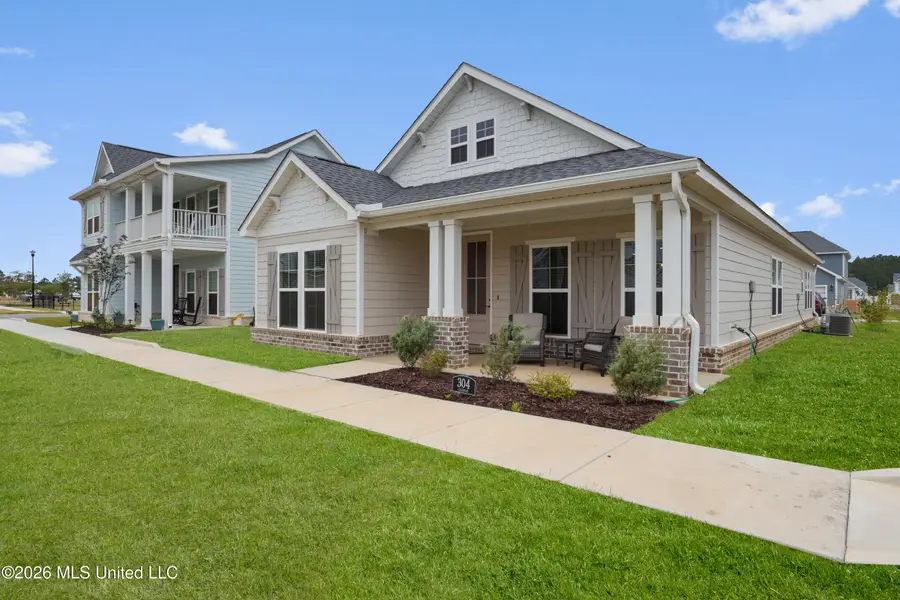 304 Glenrose Avenue, Ocean Springs, MS 39564 - #2