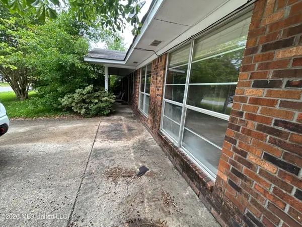 2074 Trailwood Drive, Biloxi, MS 39532