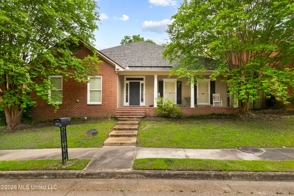 13 Village Green Court, Jackson, MS 39211
