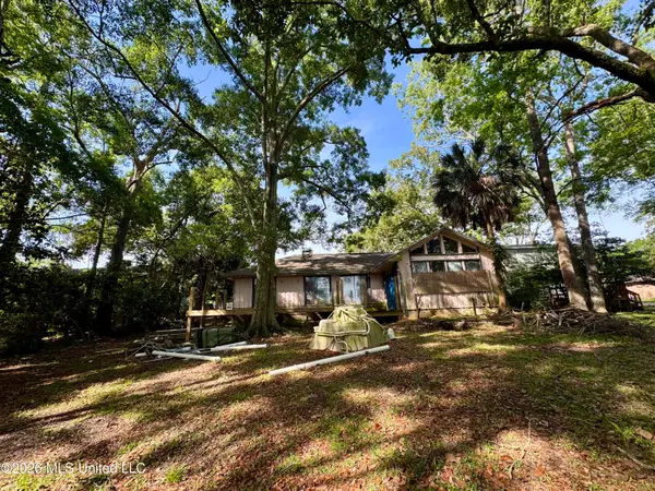 1432 Sioux Bayou Drive, Gautier, MS 39553