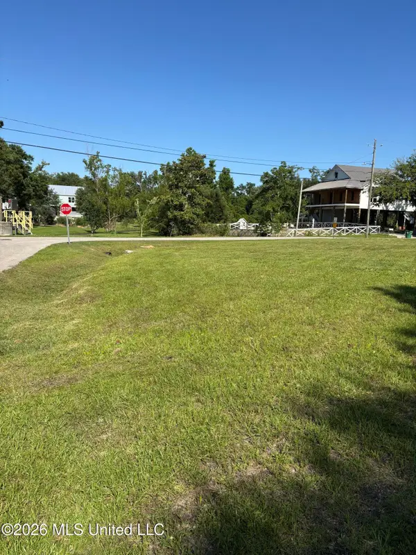 105 Gulf Drive, Waveland, MS 39576