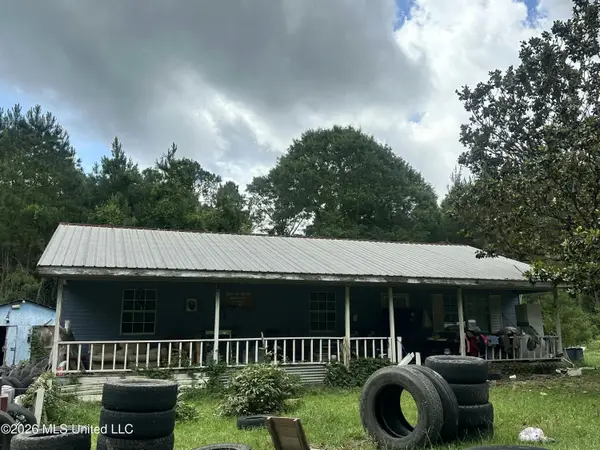 21 Center Drive, Lumberton, MS 39455