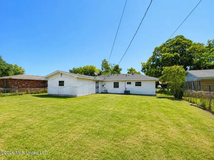 602 Cedar Street, Greenwood, MS 38930 - #2