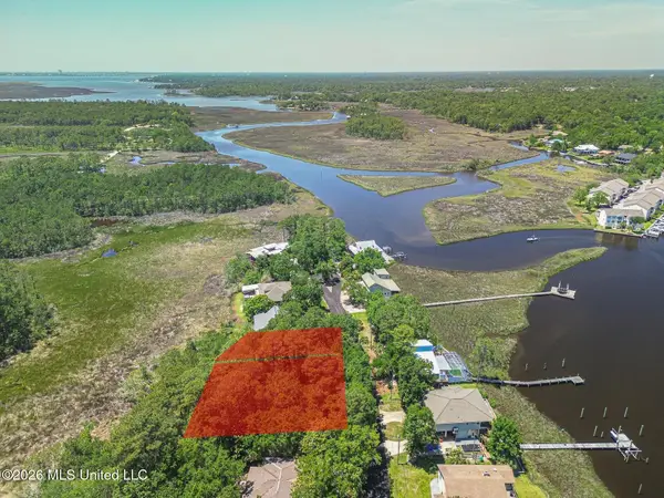 W Simmons Circle, Ocean Springs, MS 39564