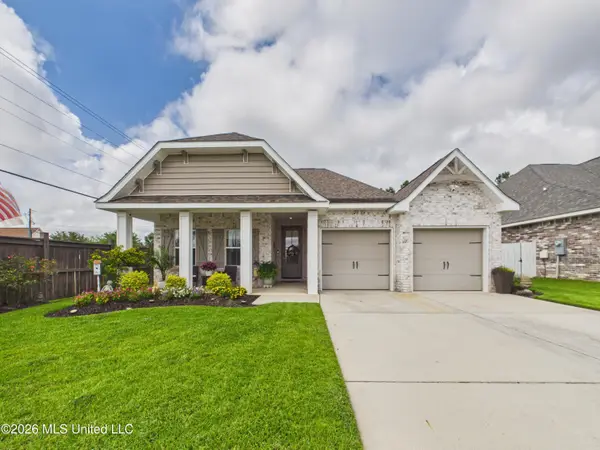 201 Madison Pl Drive, Ocean Springs, MS 39564